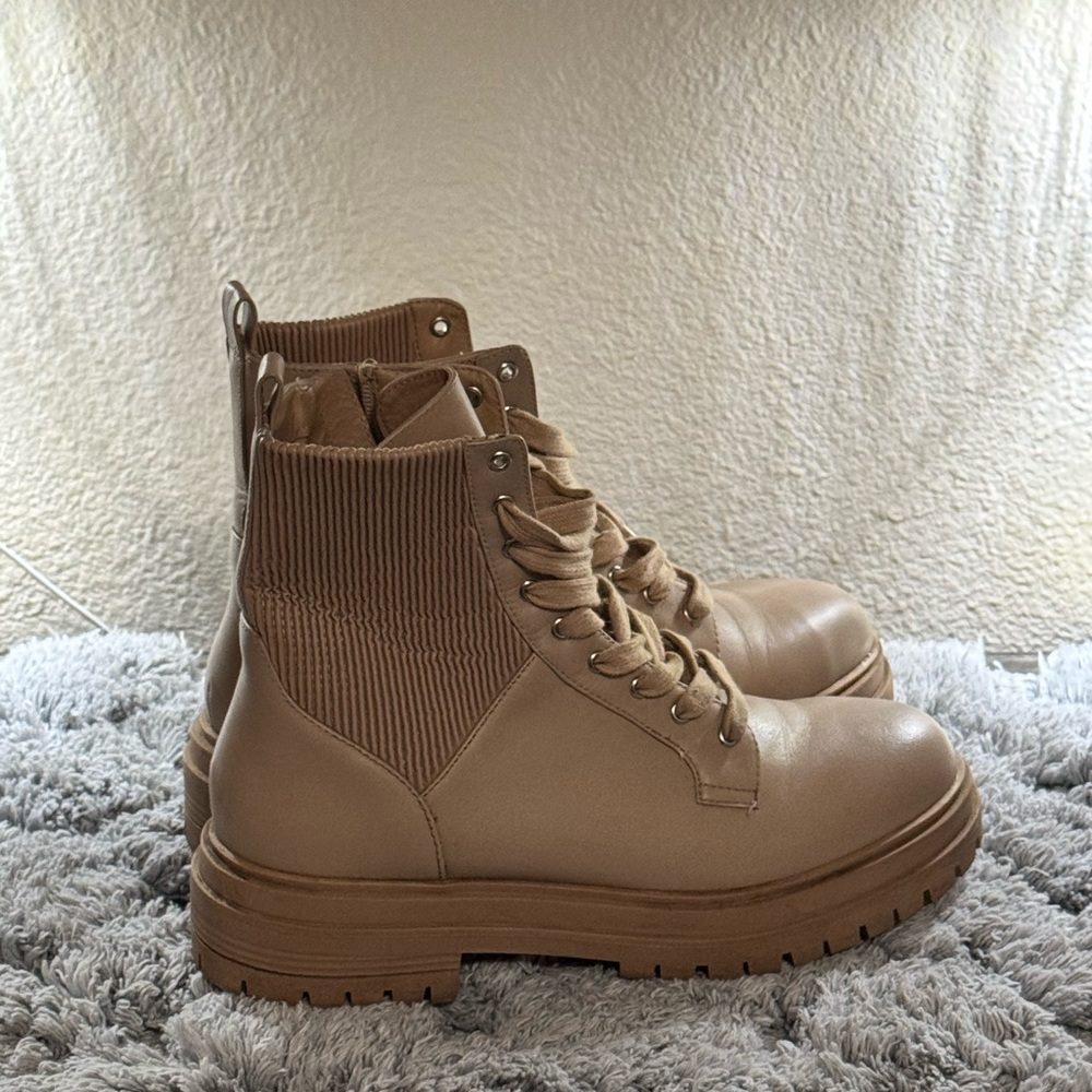 Stylish Tan Women's Boots